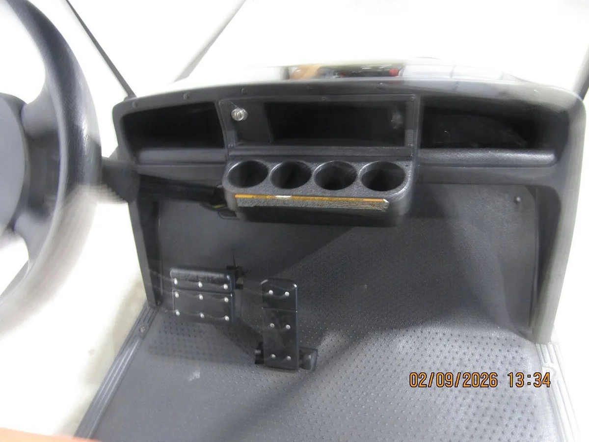 2020 E-Z-GO Storm Electric Custon 4-Seater golf cart photo 11