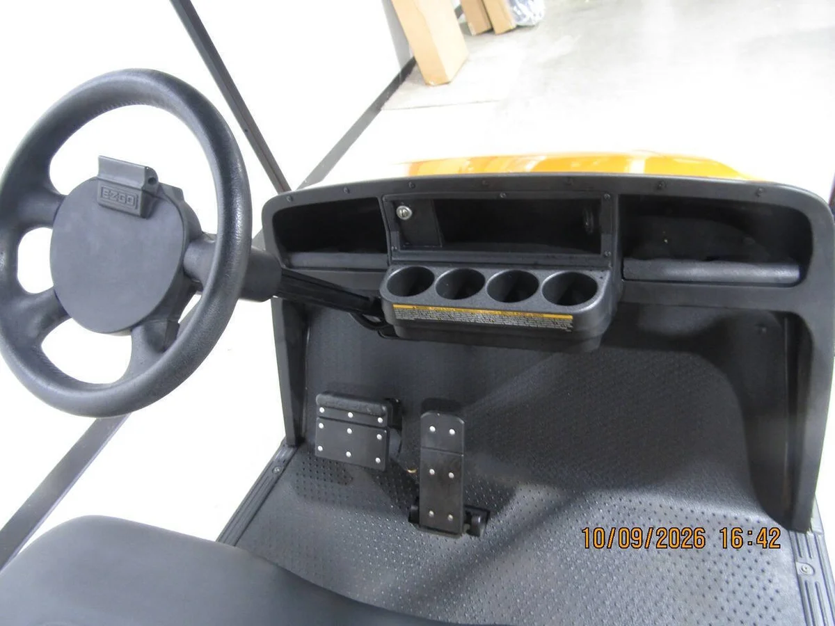 2020 E-Z-GO Storm Electric Custon 4-Seater golf cart photo 11