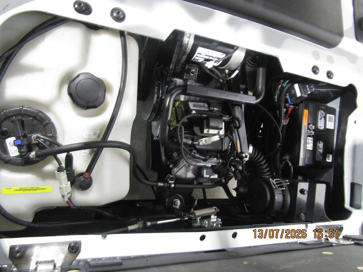2027 E-Z-GO Valor Stock  golf cart photo 9