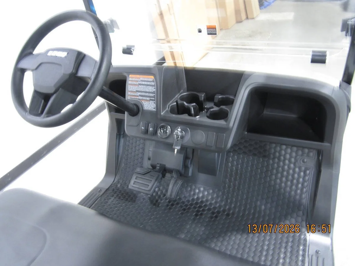 2027 E-Z-GO Valor Stock golf cart photo 8