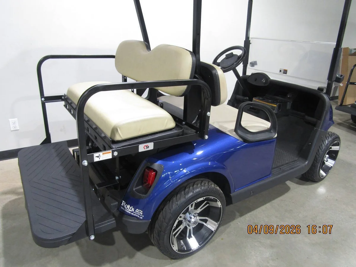 2018 E-Z-GO RXV Custon 2-Seater photo 9