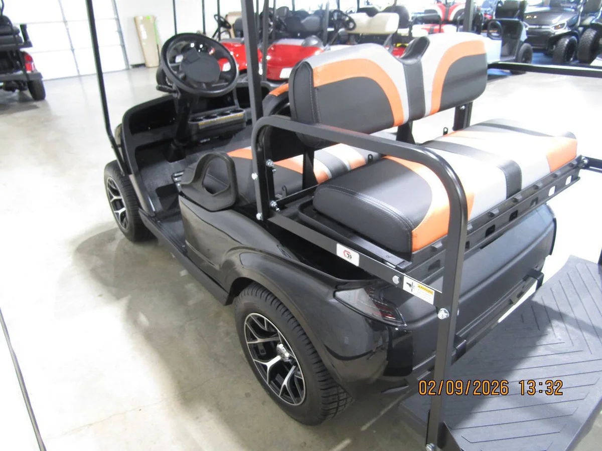 2020 E-Z-GO Storm Electric Custon 4-Seater golf cart photo 5