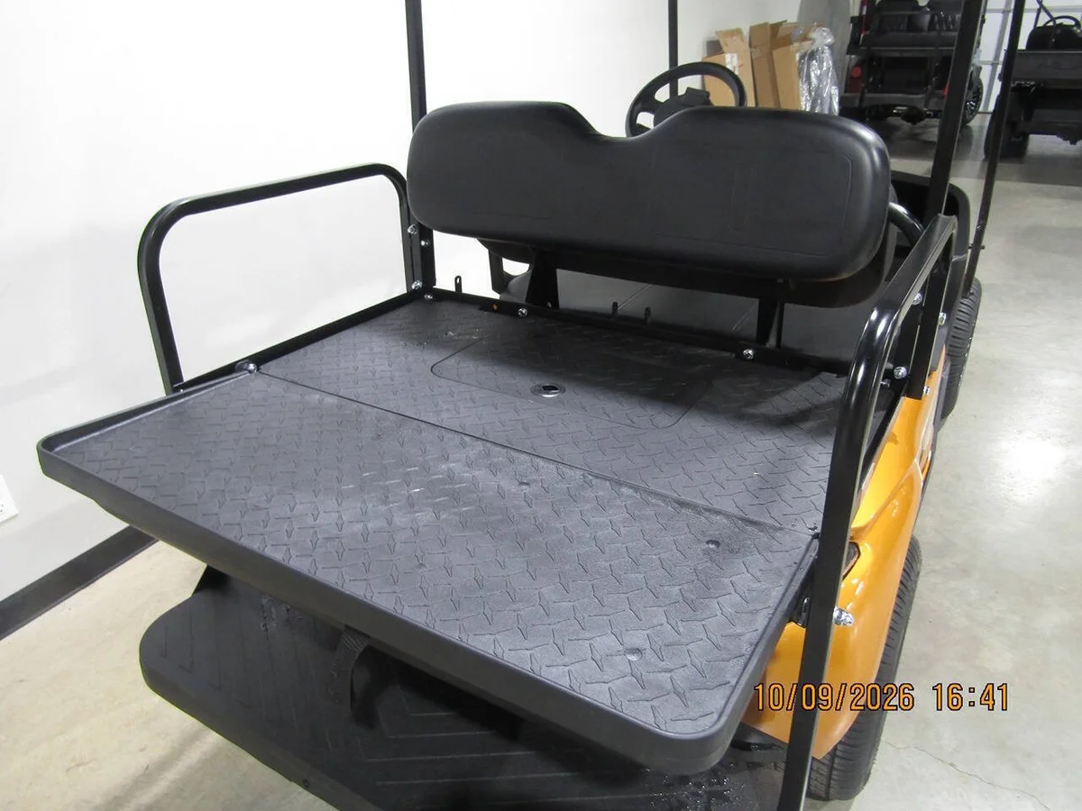 2020 E-Z-GO Storm Electric Custon 4-Seater golf cart photo 8