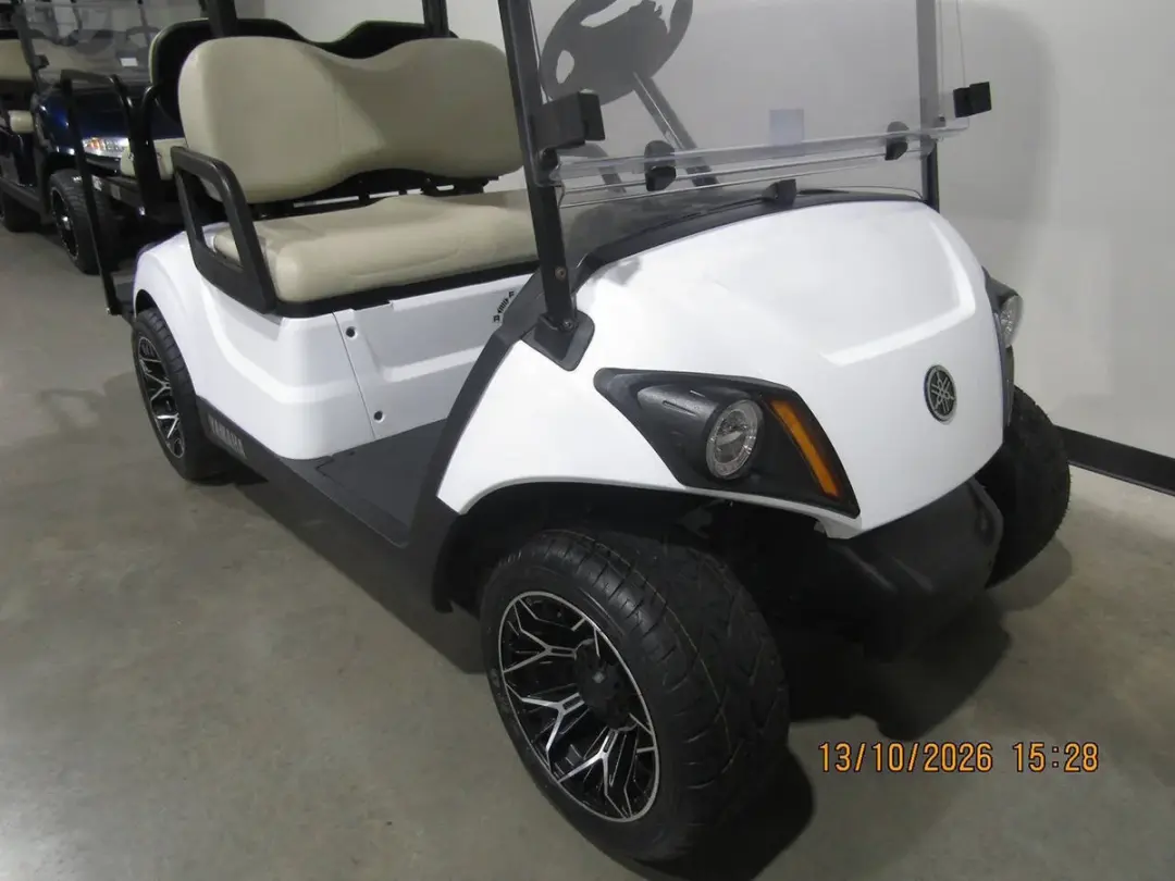 2022 Yamaha Drive Custom 4-Seater golf cart photo 2