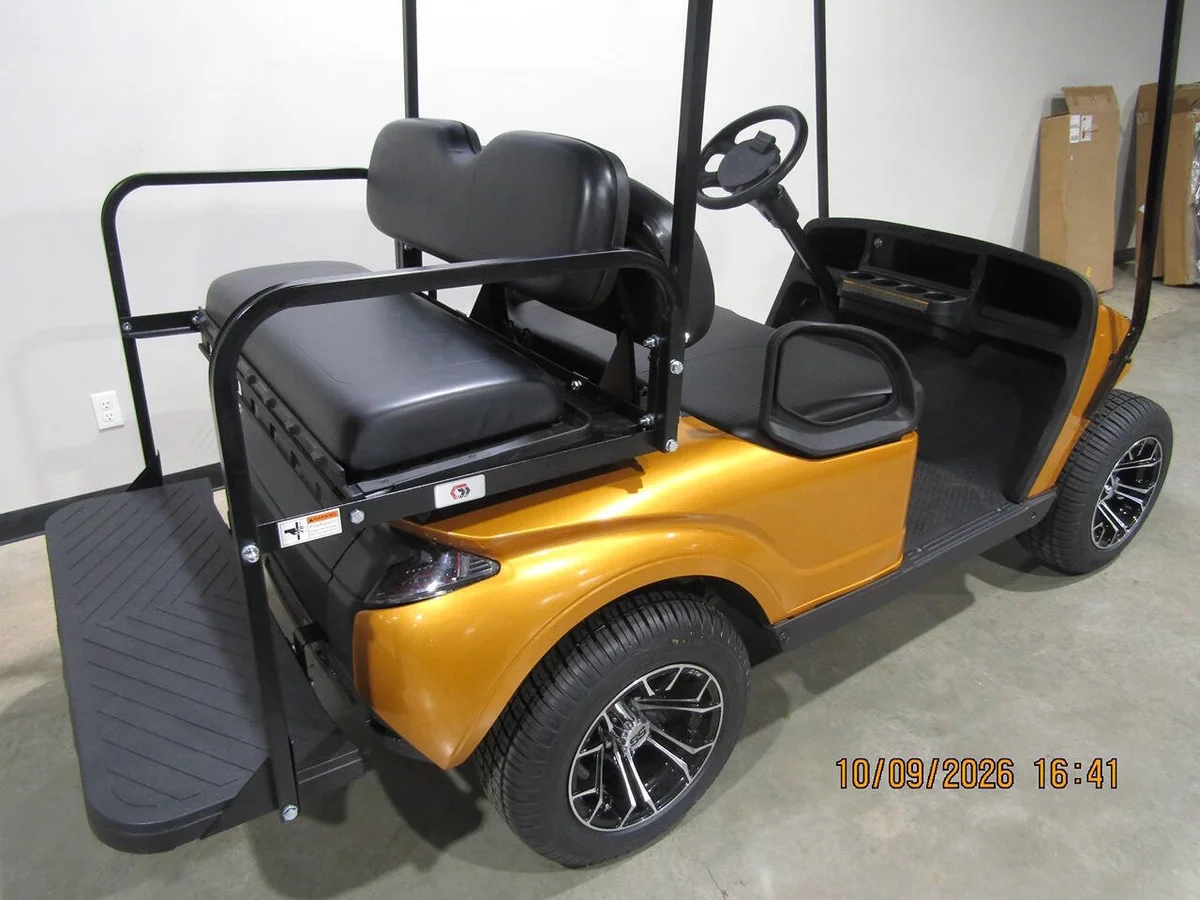 2020 E-Z-GO Storm Electric Custon 4-Seater golf cart photo 7