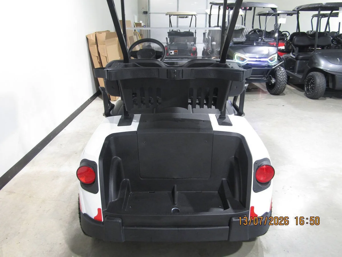 2027 E-Z-GO Valor Stock golf cart photo 6