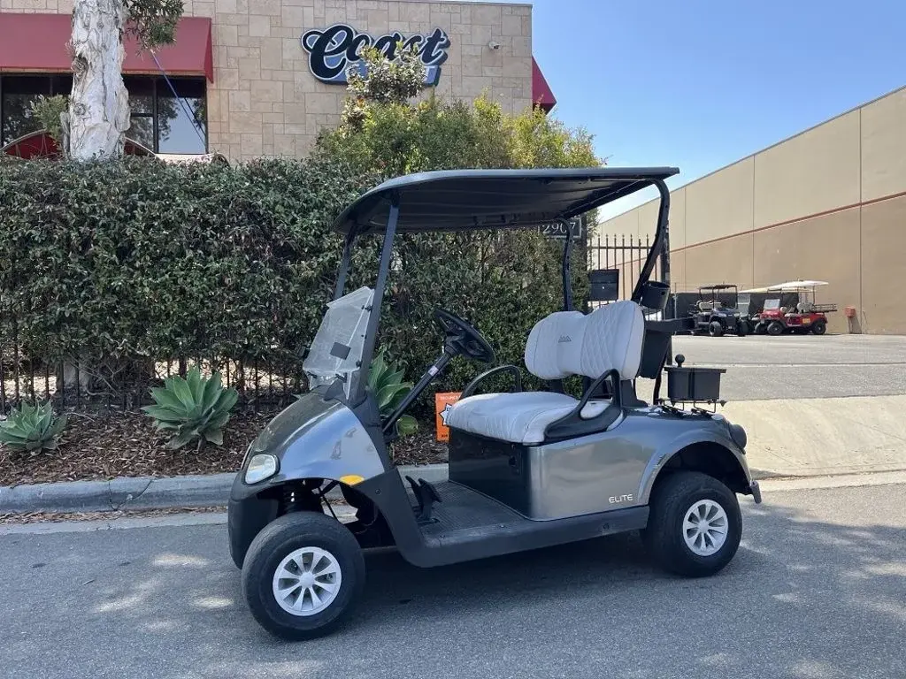 2022 E-Z-GO RXV photo 3