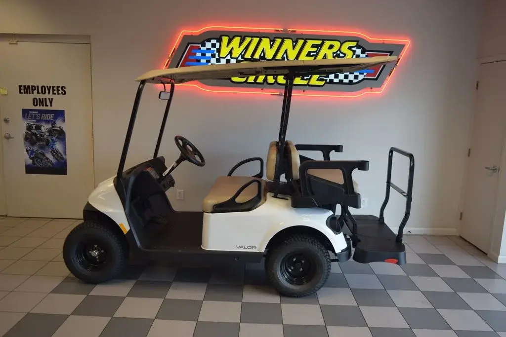 2024 E-Z-GO Valor photo 1