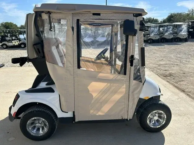 2018 E-Z-GO RXV photo 5