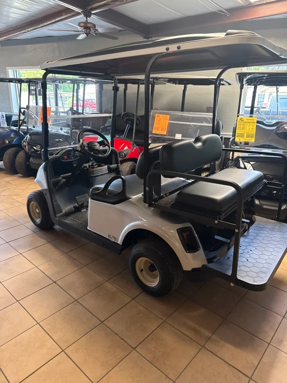 2021 E-Z-GO RXV photo 2