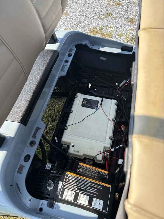 2022 E-Z-GO RXV photo 4