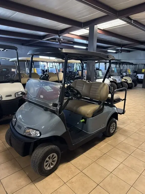 2022 E-Z-GO RXV photo 3