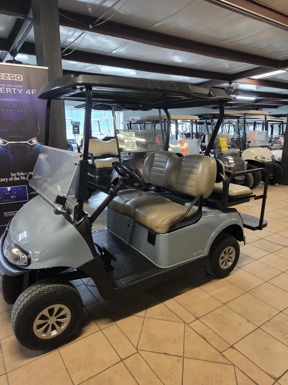 2022 E-Z-GO RXV photo 2