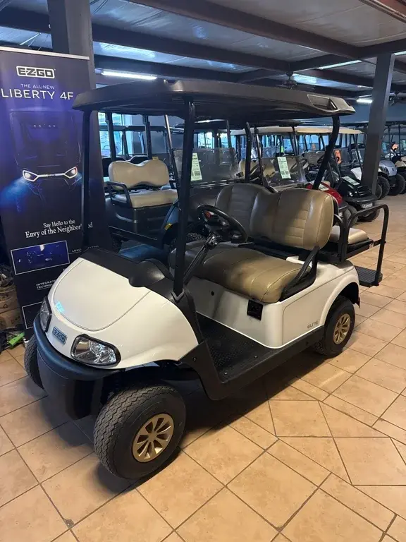 2023 E-Z-GO RXV photo 1