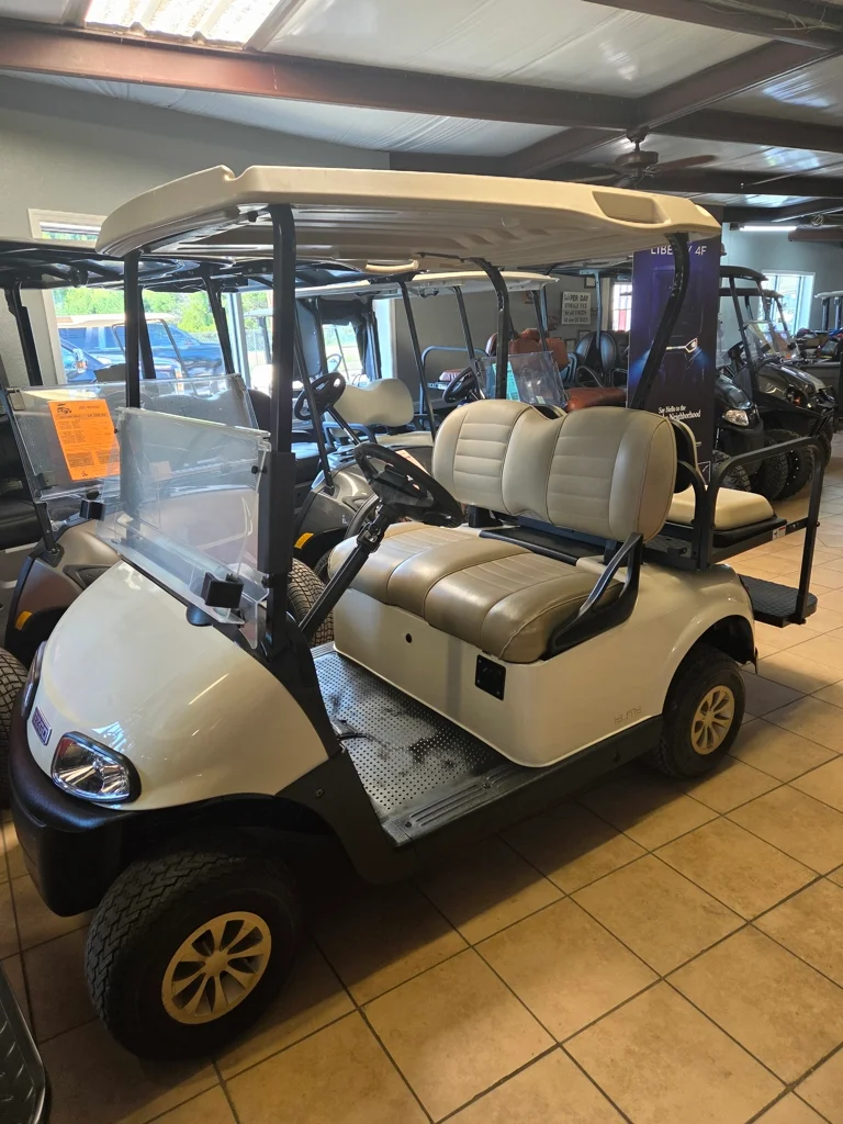 2023 E-Z-GO RXV photo 2