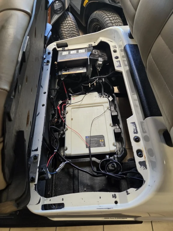 2023 E-Z-GO RXV photo 3