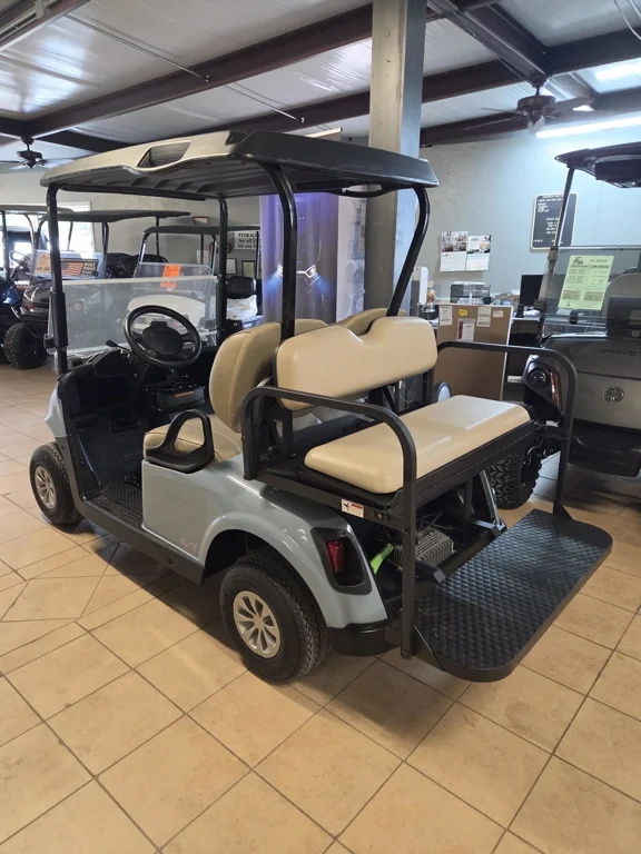 2022 E-Z-GO RXV photo 3