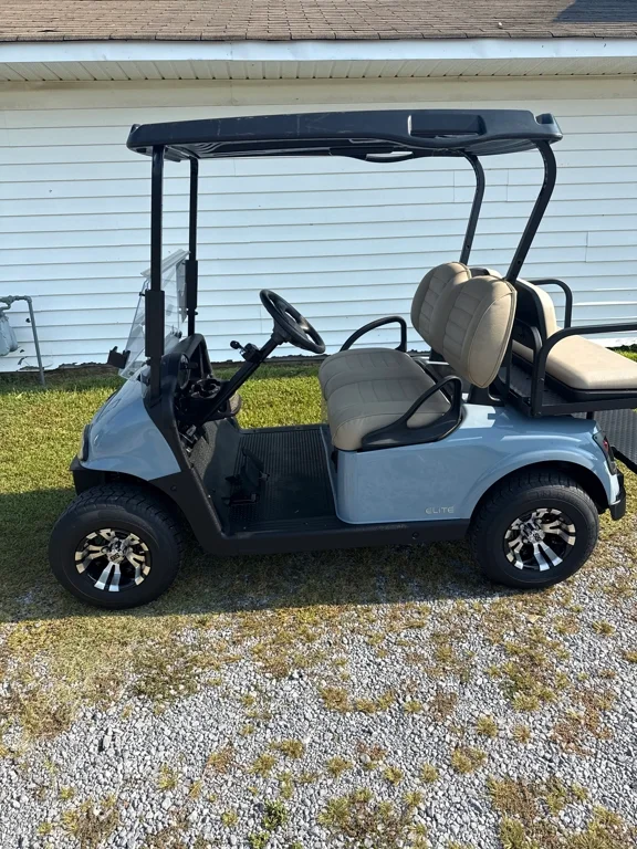 2022 E-Z-GO RXV photo 2