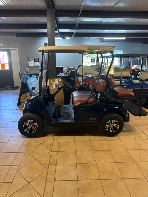 2021 E-Z-GO RXV photo 2