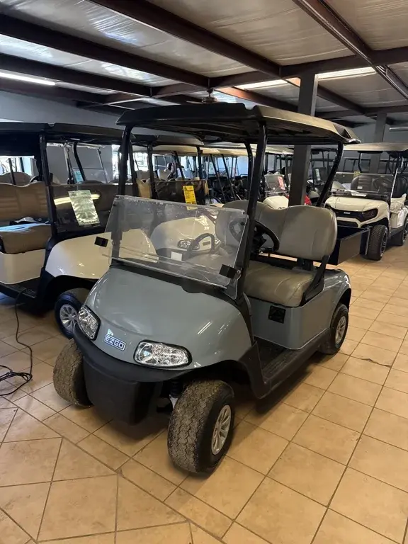 2022 E-Z-GO RXV photo 2