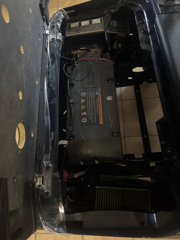 2021 E-Z-GO RXV photo 2