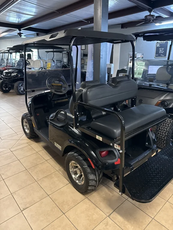2016 E-Z-GO TXT VALOR photo 3