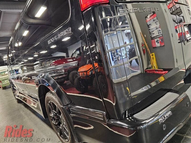 2022 Chevrolet Express 2500 3dr Extended Cargo Van photo 8