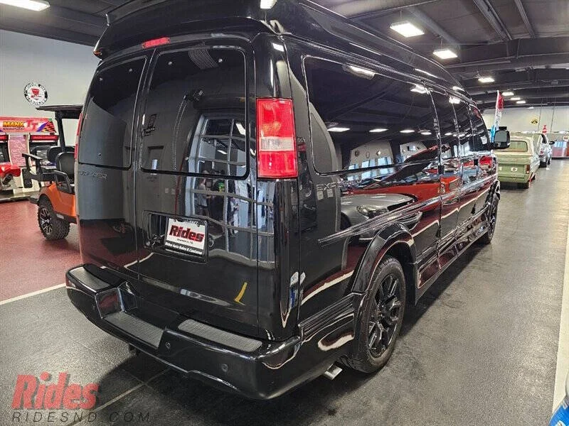 2022 Chevrolet Express 2500 3dr Extended Cargo Van photo 10