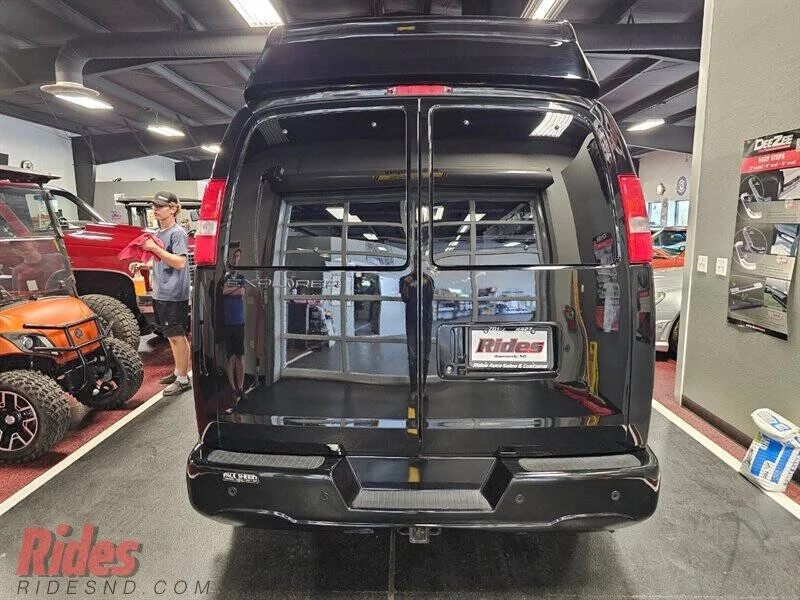 2022 Chevrolet Express 2500 3dr Extended Cargo Van photo 9