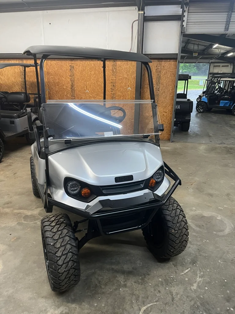 2025 E-Z-GO S4 GAS photo 3