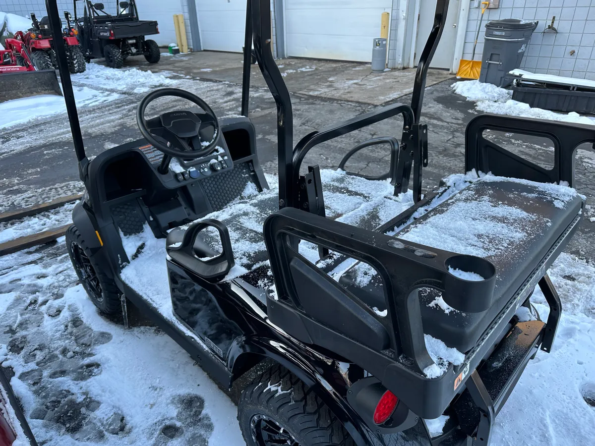 2026 E-Z-GO RXV ELiTE Lithium photo 5