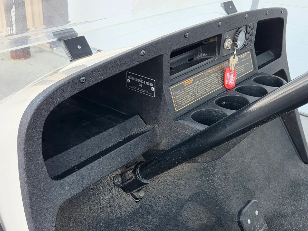 2004 E-Z-GO TXT photo 9