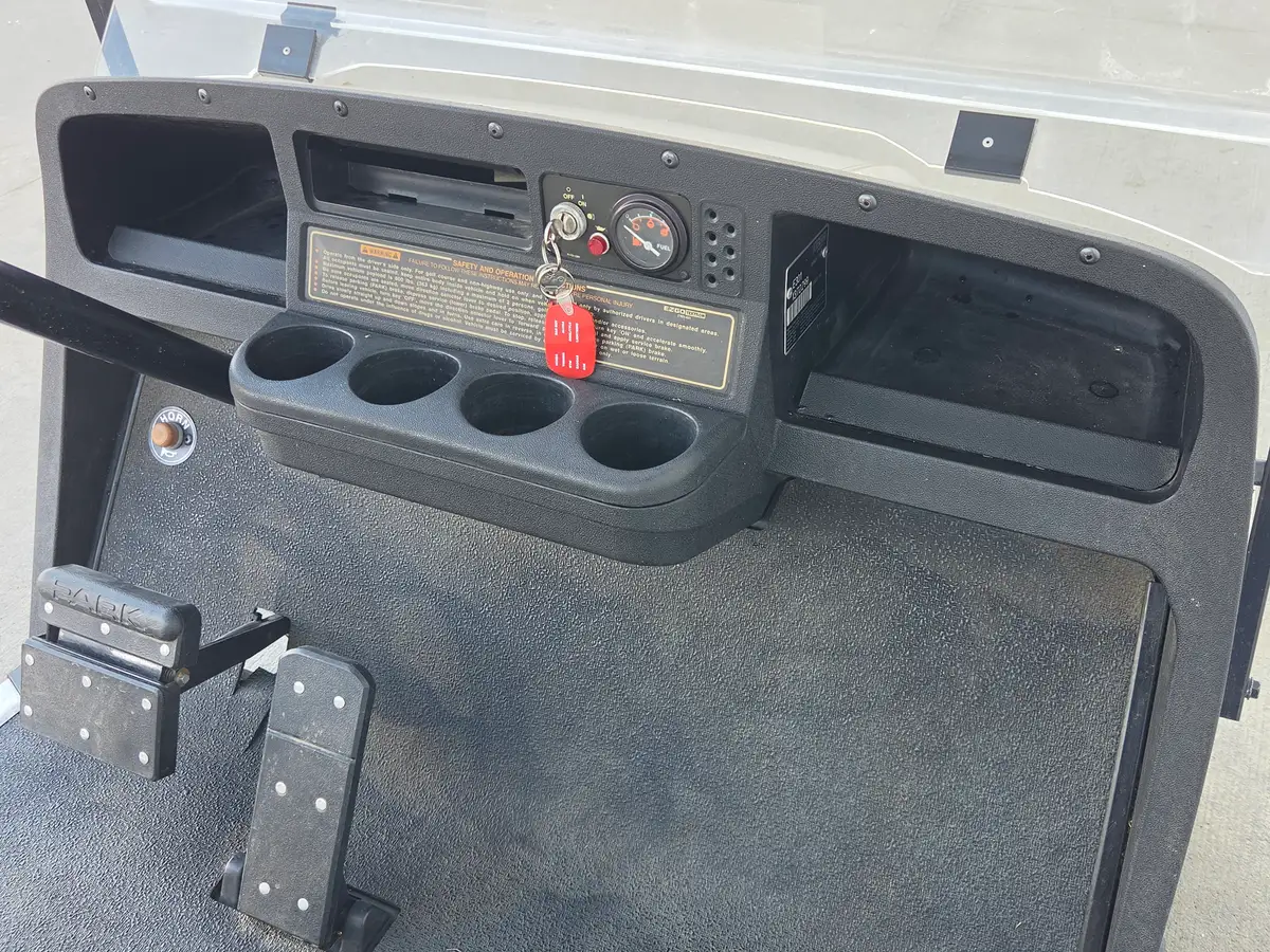 2004 E-Z-GO TXT photo 11