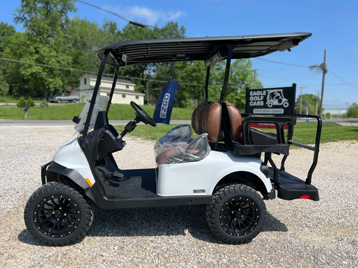 2026 E-Z-GO RXV ELiTE Lithium photo 2