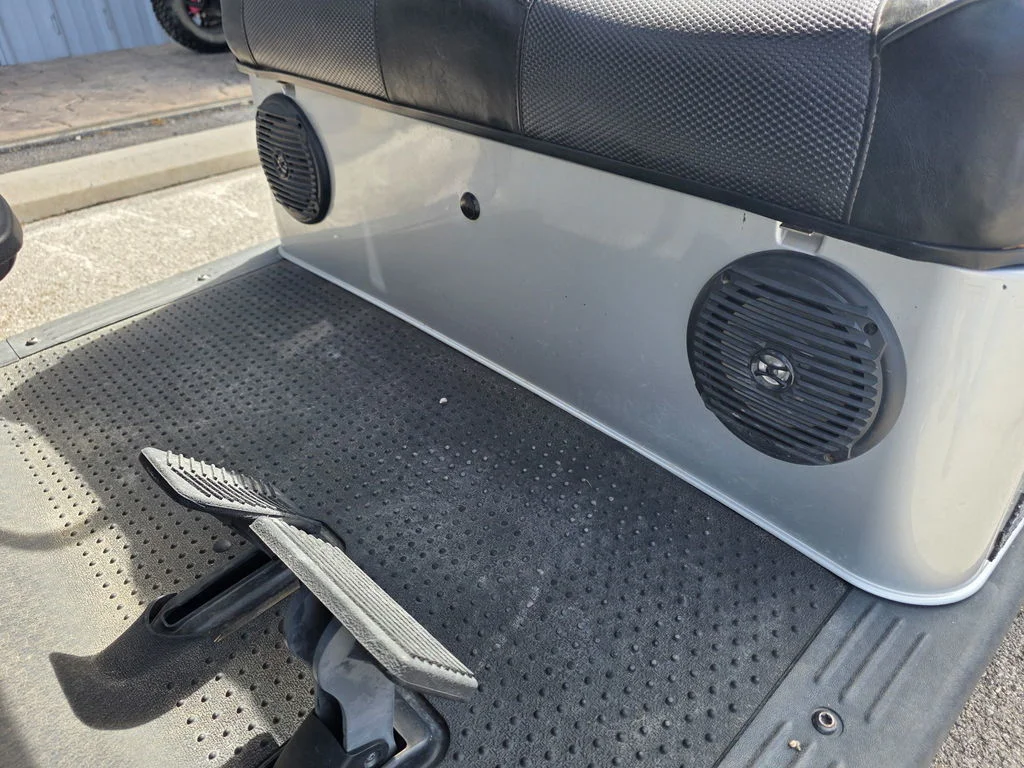 2018 E-Z-GO RXV photo 8