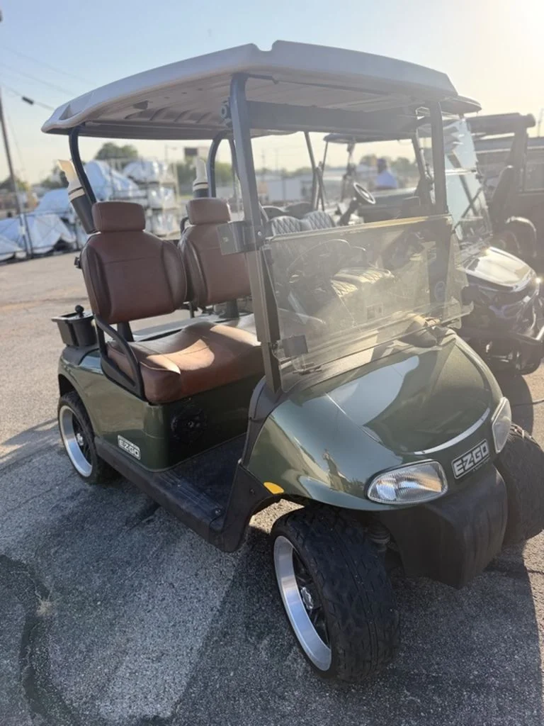 2015 E-Z-GO RXV photo 2