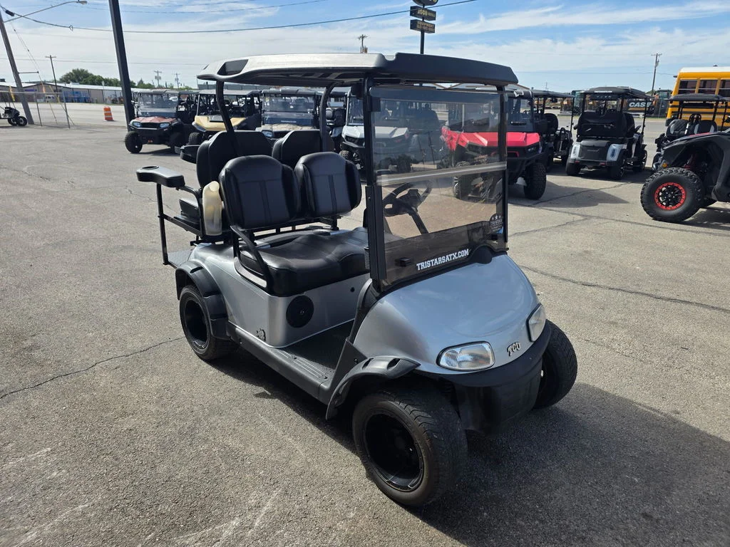 2018 E-Z-GO RXV photo 2