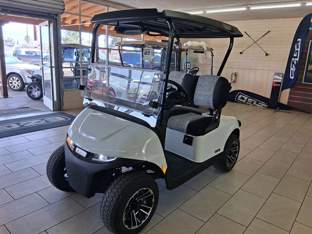 2026 E-Z-GO RXV photo 6