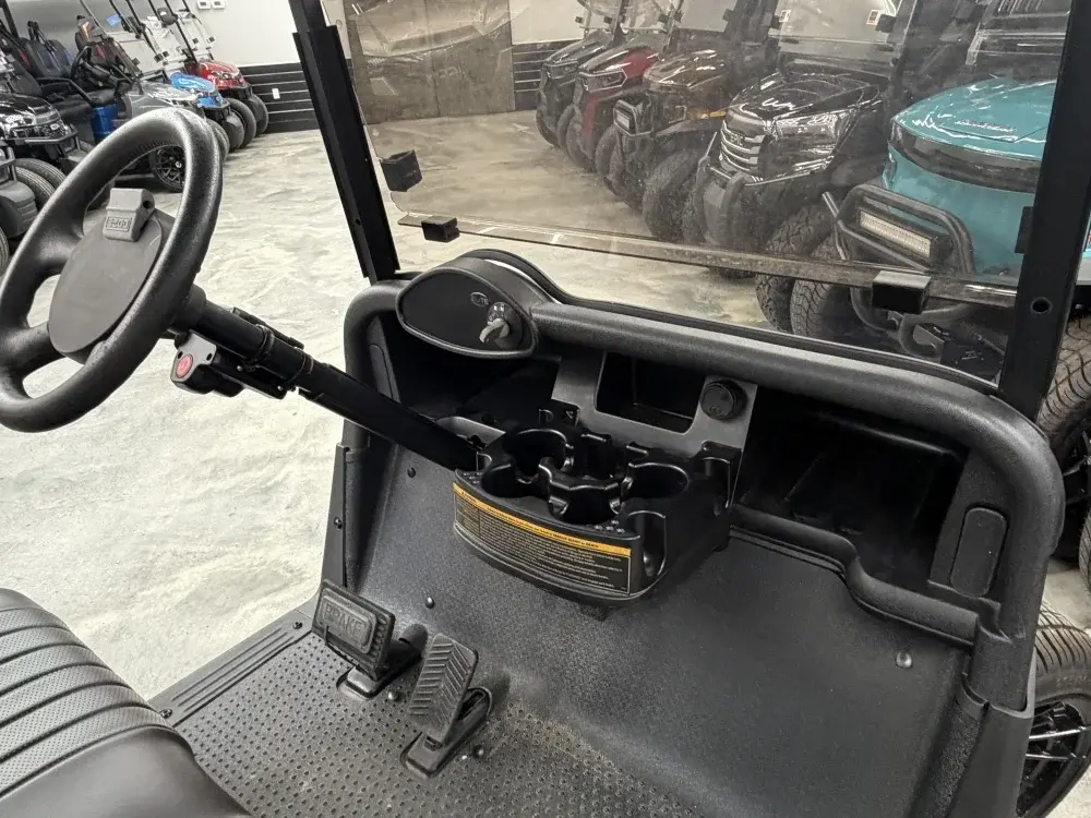 2020 E-Z-GO RXV photo 3