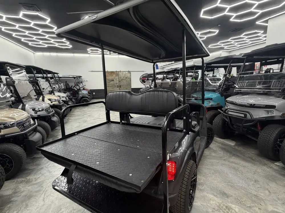 2020 E-Z-GO RXV photo 6