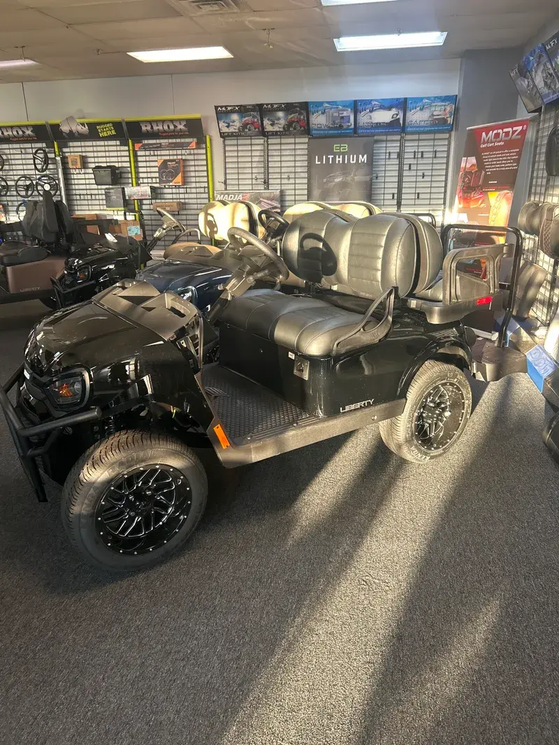 2027 E-Z-GO Liberty photo 8