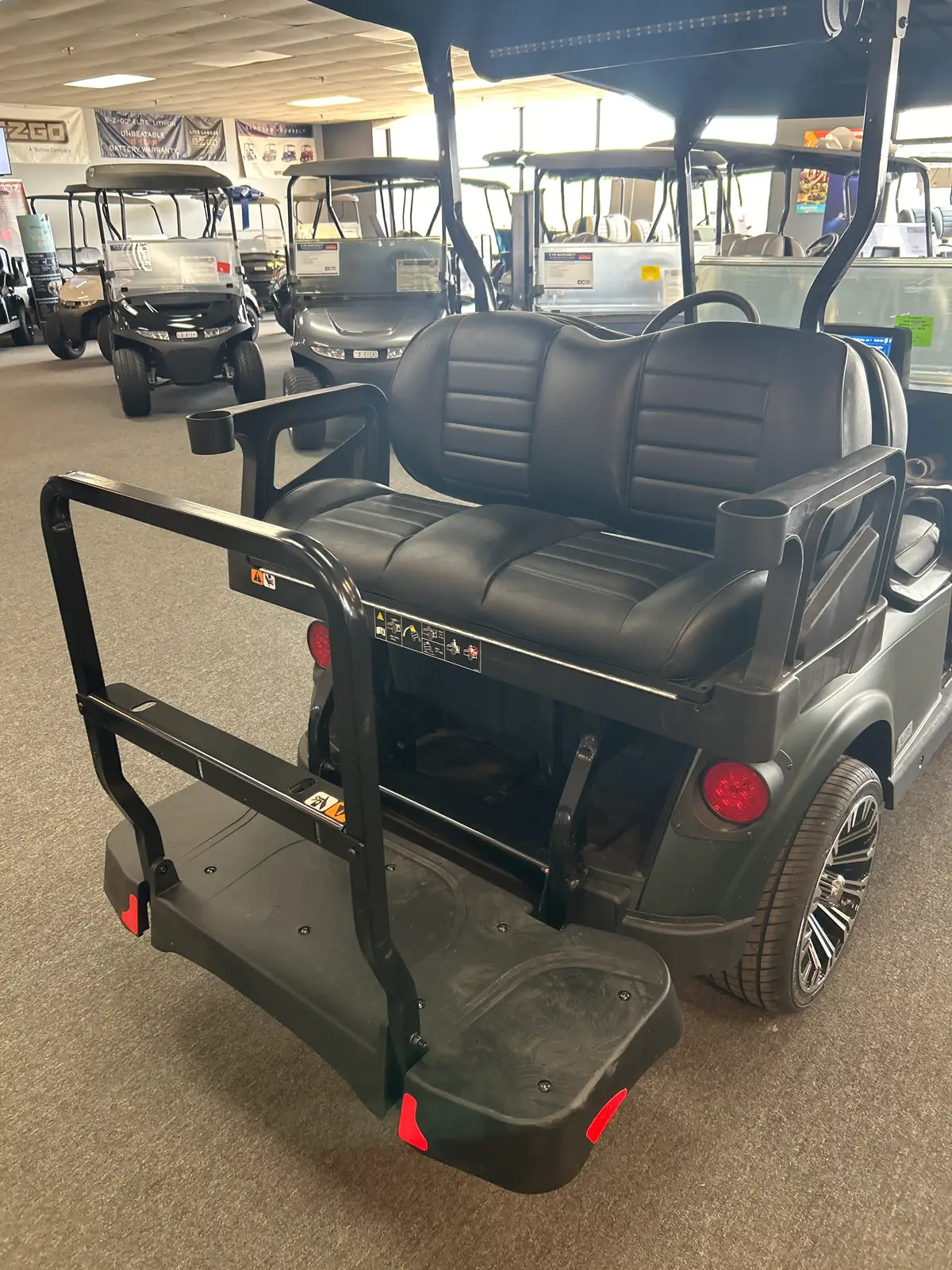 2026 E-Z-GO RXV 4 Touring ST ELiTE Lithium photo 8
