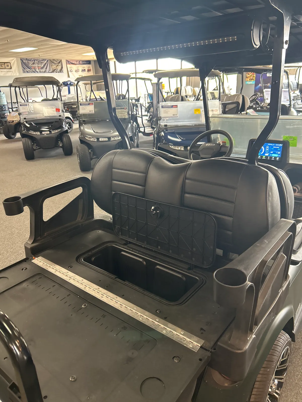 2026 E-Z-GO RXV 4 Touring ST ELiTE Lithium photo 5