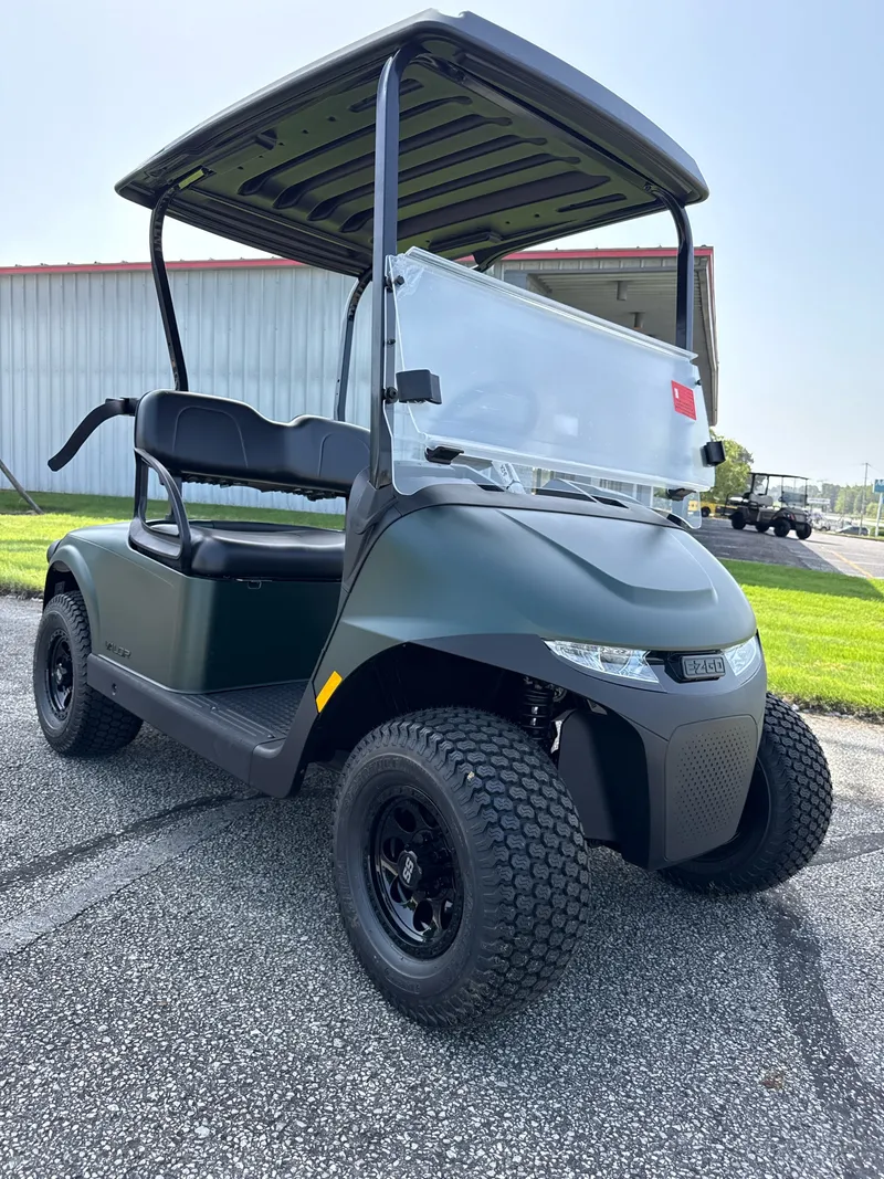 2027 E-Z-GO RXV 2 Valor S 13.5-hp Gas photo 4
