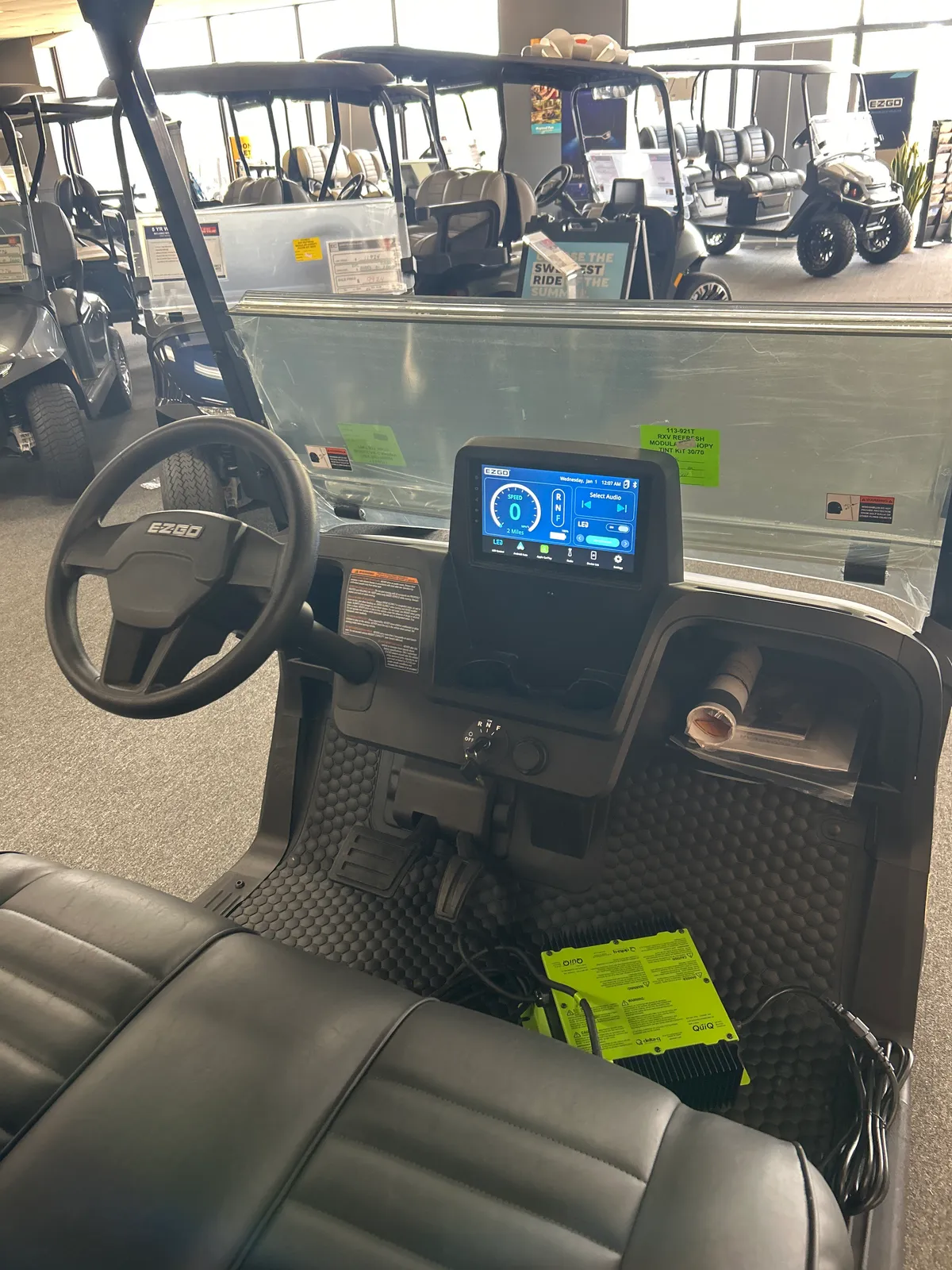 2026 E-Z-GO RXV 4 Touring ST ELiTE Lithium photo 2