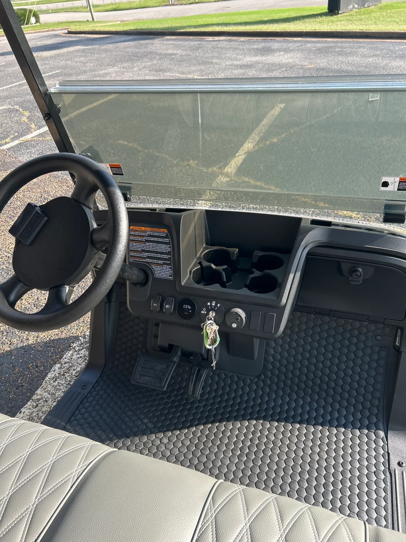 2026 E-Z-GO Freedom photo 3