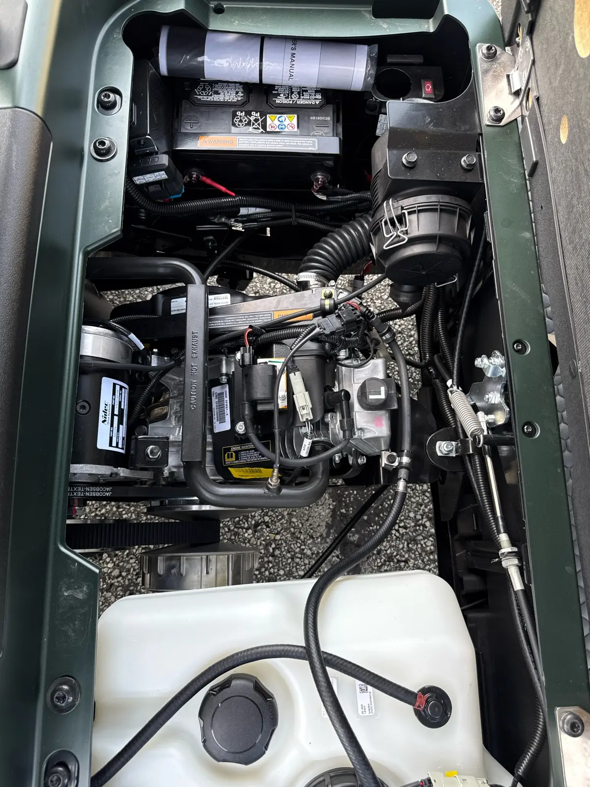 2027 E-Z-GO RXV 2 Valor S 13.5-hp Gas photo 6