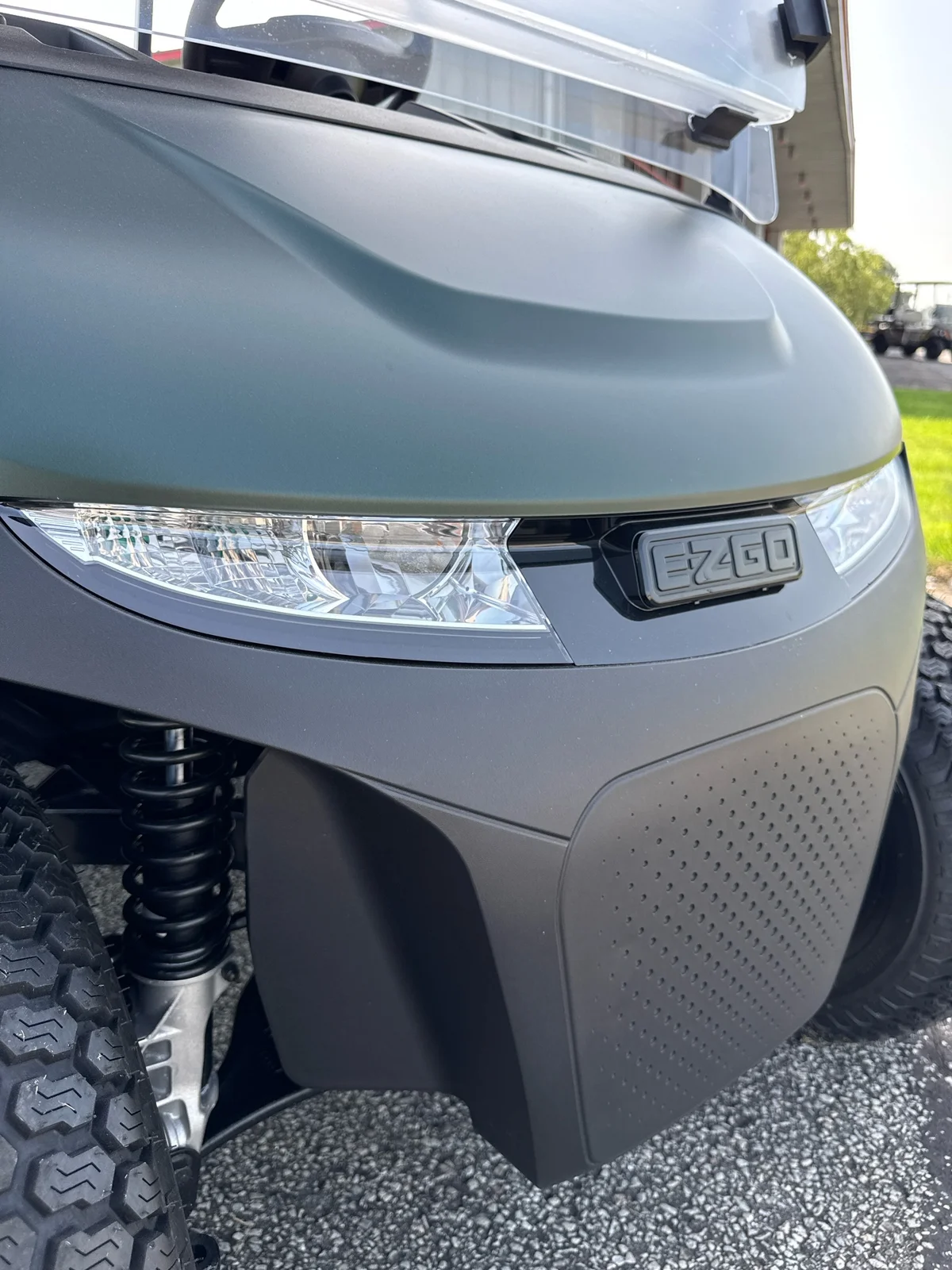 2027 E-Z-GO RXV 2 Valor S 13.5-hp Gas photo 5