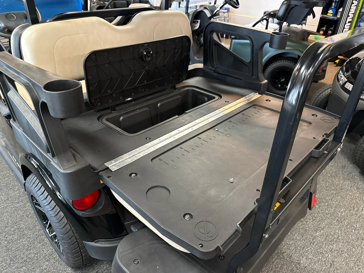 2024 E-Z-GO Valor 48V Electric photo 3