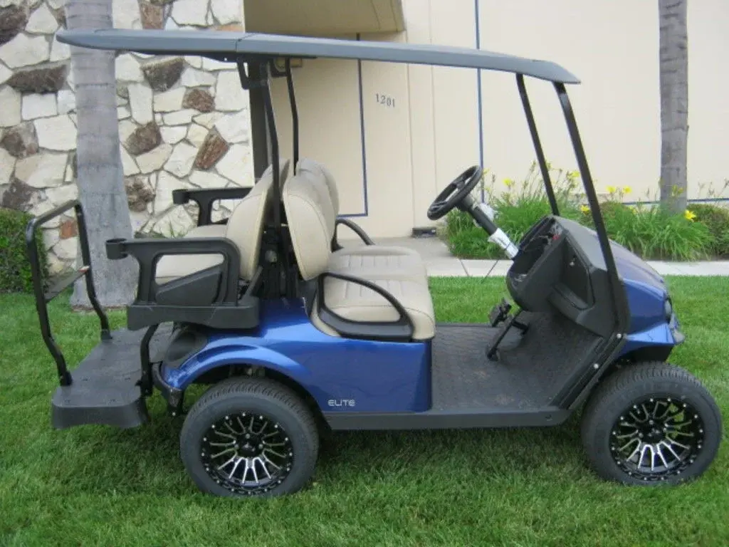 2023 E-Z-GO Express photo 2